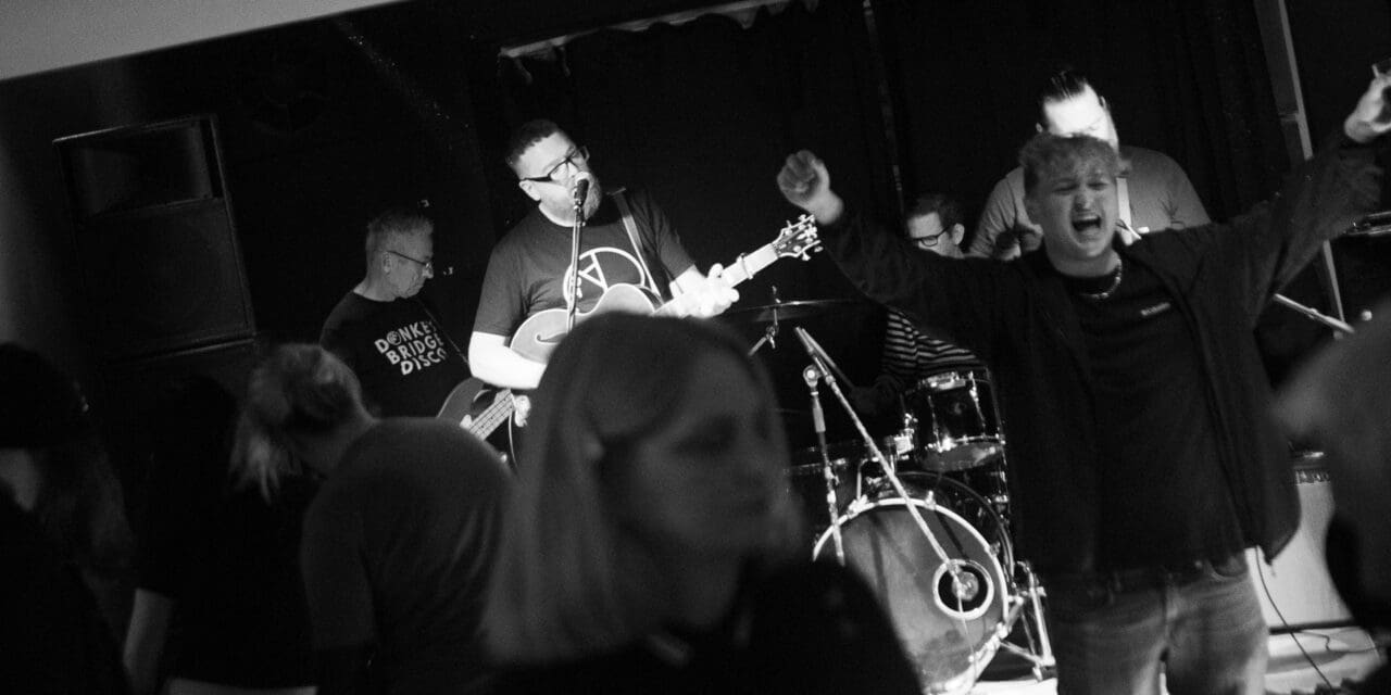 Edge of 13, Blue Orchid Reaction, Nick Tudor at the Cask and Keg Scarborough